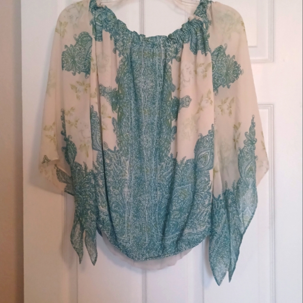 Soho New York & Company blouse. Size Med.  Color creme/green